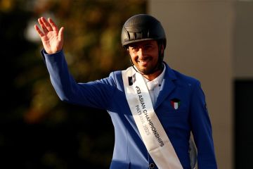 الفارس الكويتي علي الخرافي يفوز بالميدالية الفضية في البطولة الآسيوية الفارس الكويتي علي الخرافي يفوز بالميدالية الفضية في البطولة الآسيوية