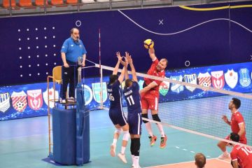 الأبيض تخطى برقان واستعاد قمة دوري الطائرة