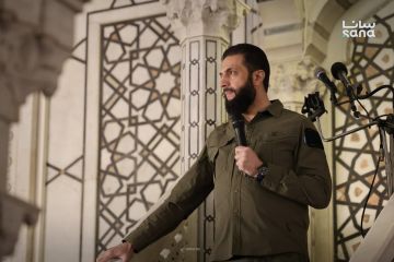 الشرع يضع قطعة من ستار الكعبة في الجامع الأموي في ذكرى يوم التحرير الشرع يضع قطعة من ستار الكعبة في الجامع الأموي في ذكرى يوم التحرير