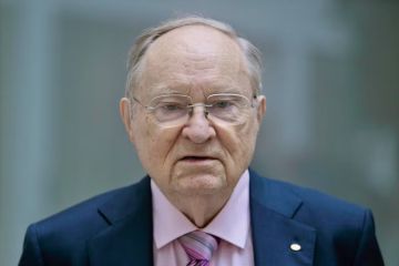 وفاة لودفيج مينيلي مؤسس عيادة ديجنيتاس للمساعدة على الموت