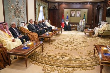 رئيس مجلس الوزراء بالإنابة بحث تعزيز التعاون مع وزراء أوابك رئيس مجلس الوزراء بالإنابة بحث تعزيز التعاون مع وزراء أوابك