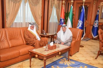 اليوسف يبحث مع سفير خادم الحرمين موضوعات مشتركة