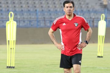 انتهاء مهمة المدرب أحمد عبدالكريم مع «الأزرق» انتهاء مهمة المدرب أحمد عبدالكريم مع «الأزرق»