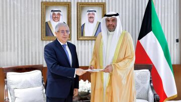 أمير الكويت يتلقى دعوة من السيسي لحضور حفل مهيب أمير الكويت يتلقى دعوة من السيسي لحضور حفل مهيب