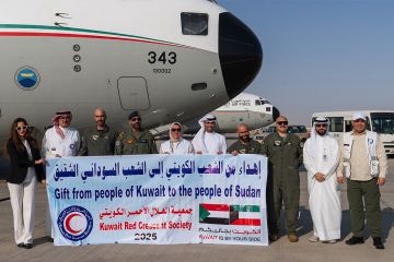 طائرة إغاثية كويتية إلى السودان بـ40 طنا من المواد المتنوعة طائرة إغاثية كويتية إلى السودان بـ40 طنا من المواد المتنوعة