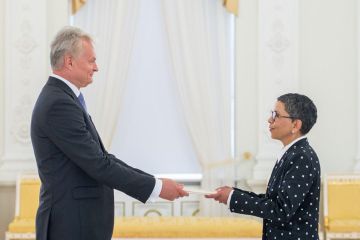 ريم الخالد تقدم أوراق اعتمادها لرئيس ليتوانيا سفيرا غير مقيم ريم الخالد تقدم أوراق اعتمادها لرئيس ليتوانيا سفيرا غير مقيم