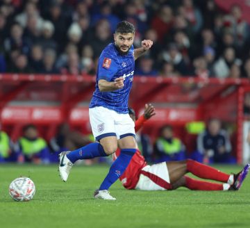 في أول تجربة خارج إنجلترا.. ناد عربي يضم سام مرسي