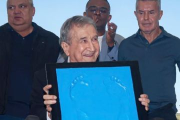 تخليد اسم كارلوس ألبرتو في ماراكانا