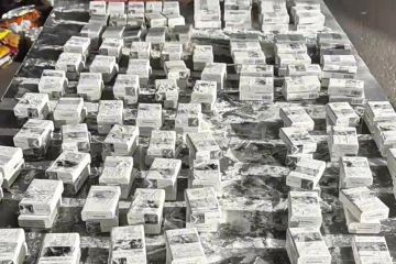 إحباط محاولة تهريب سجائر داخل أكياس طحين عبر منفذ السالمي