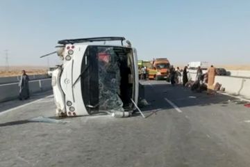 انشغل السائق بـ الفلاشة فمات 8 ركاب انشغل السائق بـ الفلاشة فمات 8 ركاب