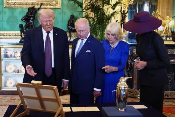 عطل بسيط يجبر مروحية الرئيس الأميركي على هبوط اضطراري ببريطانيا