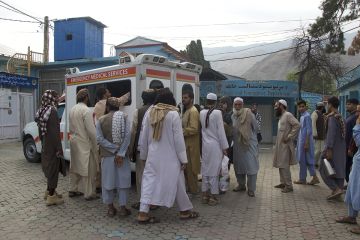 زلزال يضرب شرق أفغانستان ويخلف أكثر من 800 قتيل وآلاف المصابين