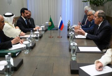 لافروف والبديوي يبحثان تعزيز العلاقات الثنائية والأوضاع في المنطقة لافروف والبديوي يبحثان تعزيز العلاقات الثنائية والأوضاع في المنطقة