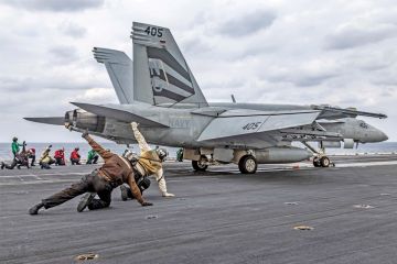 إيران: انفجارات ومناورات على حافة الضربة 