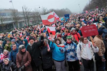 الدنماركيون يتظاهرون ضد ضم غرينلاند الدنماركيون يتظاهرون ضد ضم غرينلاند