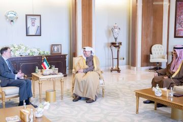 وزير الديوان الأميري ورئيس ديوان ولي العهد يستقبلان سفيري البرازيل وأوكرانيا