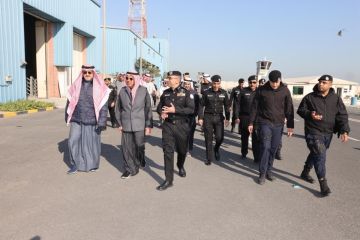 المحافظون يزورون قاعدة صباح الأحمد البحرية ويطلعون على جاهزيتها الأمنية المحافظون يزورون قاعدة صباح الأحمد البحرية ويطلعون على جاهزيتها الأمنية