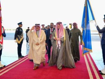 النائب الأول يستقبل وزير الداخلية البحريني في مستهل زيارة رسمية