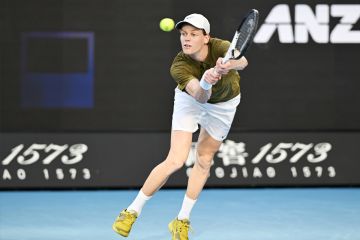 سينر يواصل حملته بصحبة شفيونتيك في أستراليا