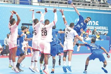 أزرق اليد يعبر الإمارات ويتصدر مجموعته في الآسيوية 