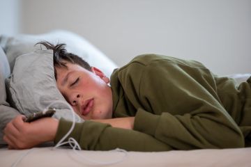 دراسة.. النوم لفترة أطول في العطلة يساعد في الحفاظ على الصحة النفسية للمراهقين دراسة.. النوم لفترة أطول في العطلة يساعد في الحفاظ على الصحة النفسية للمراهقين