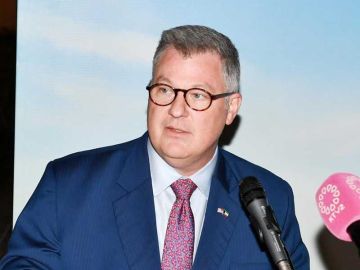 القائم بالأعمال الأمريكي: ملتزمون حماية البنى التحتية ودعم الشراكات الرقمية القائم بالأعمال الأمريكي: ملتزمون حماية البنى التحتية ودعم الشراكات الرقمية