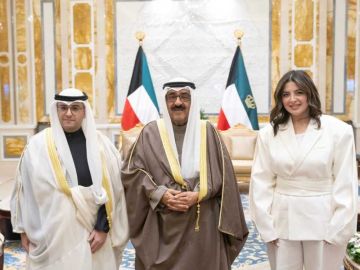 سمو الأمير يستقبل وزير البلدية ومديرة بلدية الكويت