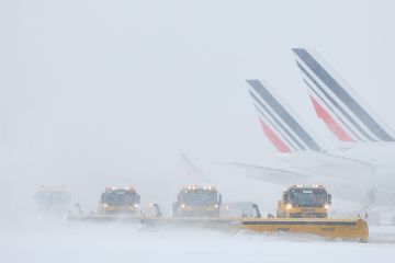 الثلوج تنثر الفوضي في سماء أوروبا وأرضها