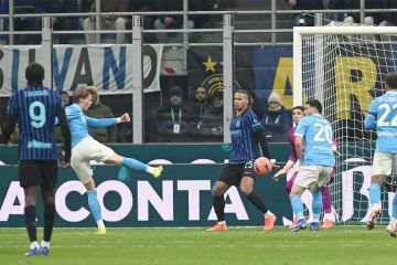 ماكتوميناي يقود نابولي لخطف التعادل مع إنتر