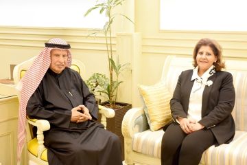 الفضالة يبحث تعزيز التعاون مع مساعد وزير الخارجية لـ حقوق الإنسان 