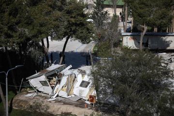 جرافات الاحتلال تهدم منشآت داخل مقر الأونروا في القدس بإشراف بن غفير