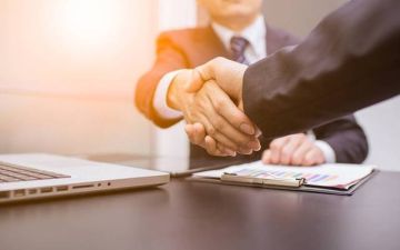  أركان الكويت تكشف الأثر المالي لعقد مجمع أحواض السباحة