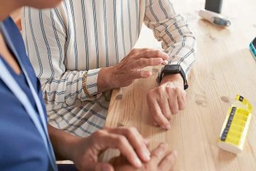 تطبيقات ذكية تكشف السرطان و الباركنسون 