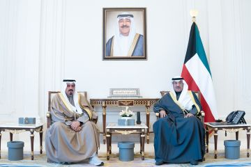 سمو ولي العهد يستقبل رئيس الوزراء