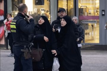 هولندا.. تحقيق رسمي بعد ضرب شرطي لسيدتين محجبتين