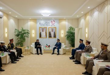 آمر القوة البحرية يبحث ورئيس الأركان القطرية سبل تعزيز التعاون العسكري