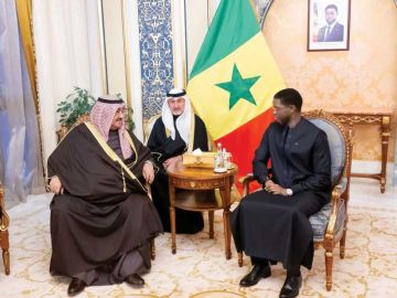 رئيس السنغال استقبل ناصر المحمد وفهد اليوسف وسعود السالم