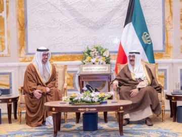 سمو الأمير يستقبل نائب رئيس مجلس الوزراء وزير الخارجية الإماراتي