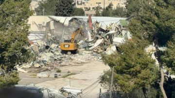 إسرائيل تبدأ عمليات هدم داخل مقر وكالة الأونروا بالقدس الشرقية المحتلة