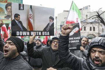 إيران تهدد بإعلان الجهاد بكل العالم في حال استهداف خامنئي إيران تهدد بإعلان الجهاد بكل العالم في حال استهداف خامنئي