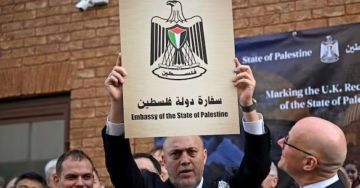 بريطانيا تعلن رسميا افتتاح سفارة فلسطين بلندن بعد 4 أشهر من الاعتراف بها بريطانيا تعلن رسميا افتتاح سفارة فلسطين بلندن بعد 4 أشهر من الاعتراف بها