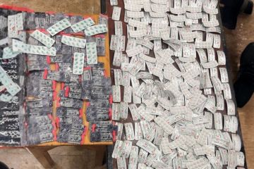 الجمارك تضبط مسافرة حاولت تهريب 3458 حبة مخدرة إلى الكويت الجمارك تضبط مسافرة حاولت تهريب 3458 حبة مخدرة إلى الكويت