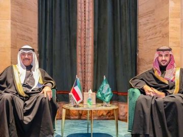 وزير الدفاع يلتقي نظيره السعودي ويبحثان العلاقات الأخوية وآخر المستجدات على الساحة الإقليمية وزير الدفاع يلتقي نظيره السعودي ويبحثان العلاقات الأخوية وآخر المستجدات على الساحة الإقليمية