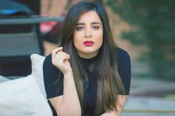 إيمان الحسيني تروج مسلسل حين لا يرانا أحد 