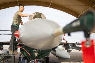 واشنطن تجري مناورات جوية قرب إيران وتضع قائمة تصفيات واشنطن تجري مناورات جوية قرب إيران وتضع قائمة تصفيات