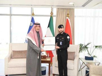 وزير الداخلية يكرم عسكريين من إدارة أمن المنافذ تقديرا لجهودهما المخلصة في أداء الواجب