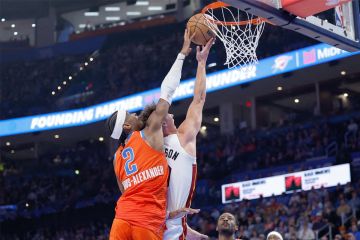 شاي يقود حامل اللقب إلى فوز ثالث تواليا