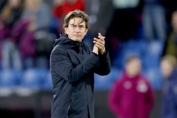 جماهير توتنهام تجدد مطالباتها بإقالة المدرب فرانك