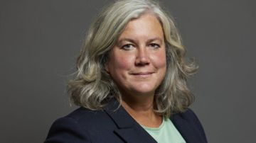 مسؤولة بريطانية لا تستبعد نشر قوات عسكرية في جرينلاند