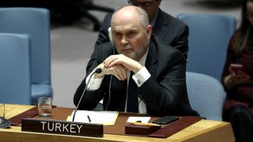 تركيا ترشح فريدون سينيرلي أوغلو لمنصب الأمين العام للأمم المتحدة تركيا ترشح فريدون سينيرلي أوغلو لمنصب الأمين العام للأمم المتحدة